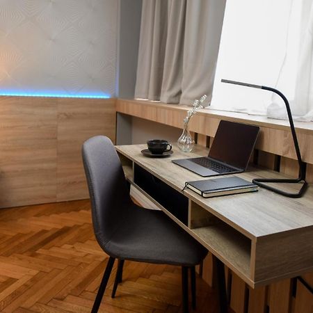 City Center Getaway - Cozy Accommodation For Your Perfect Stay Букурещ Екстериор снимка