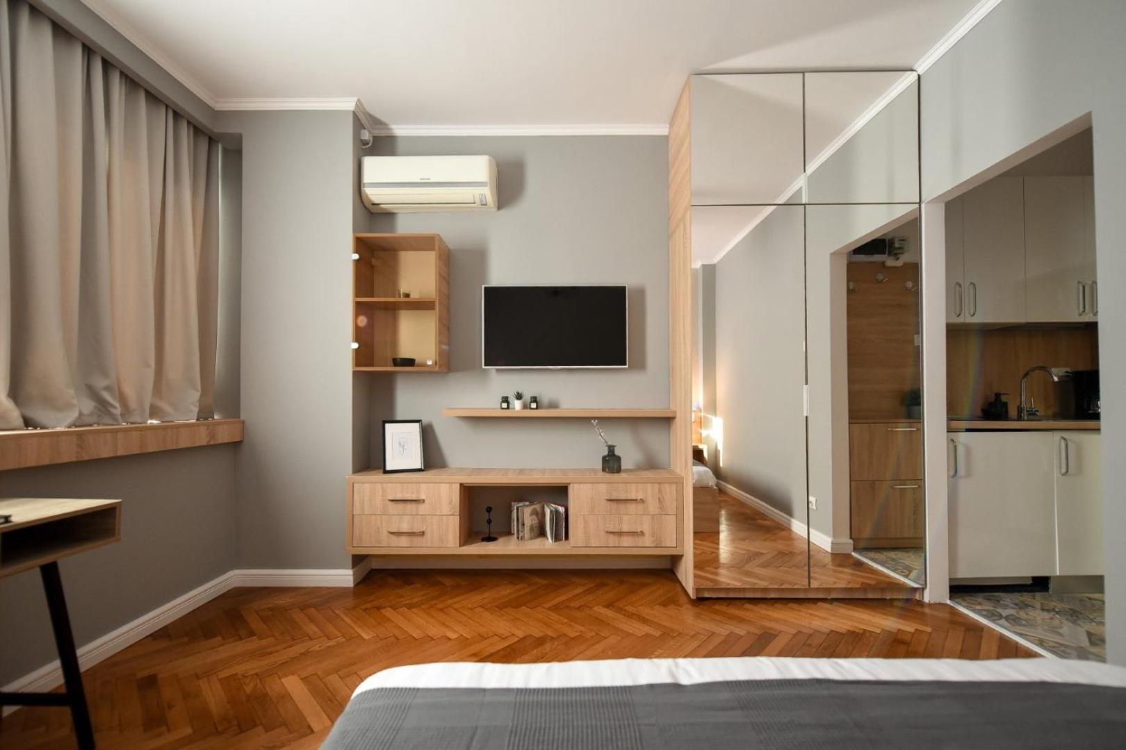 City Center Getaway - Cozy Accommodation For Your Perfect Stay Букурещ Стая снимка
