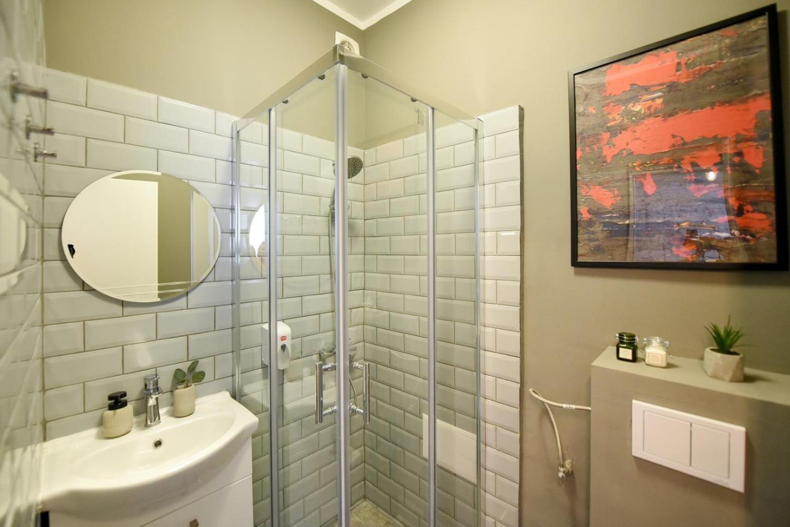 City Center Getaway - Cozy Accommodation For Your Perfect Stay Букурещ Стая снимка