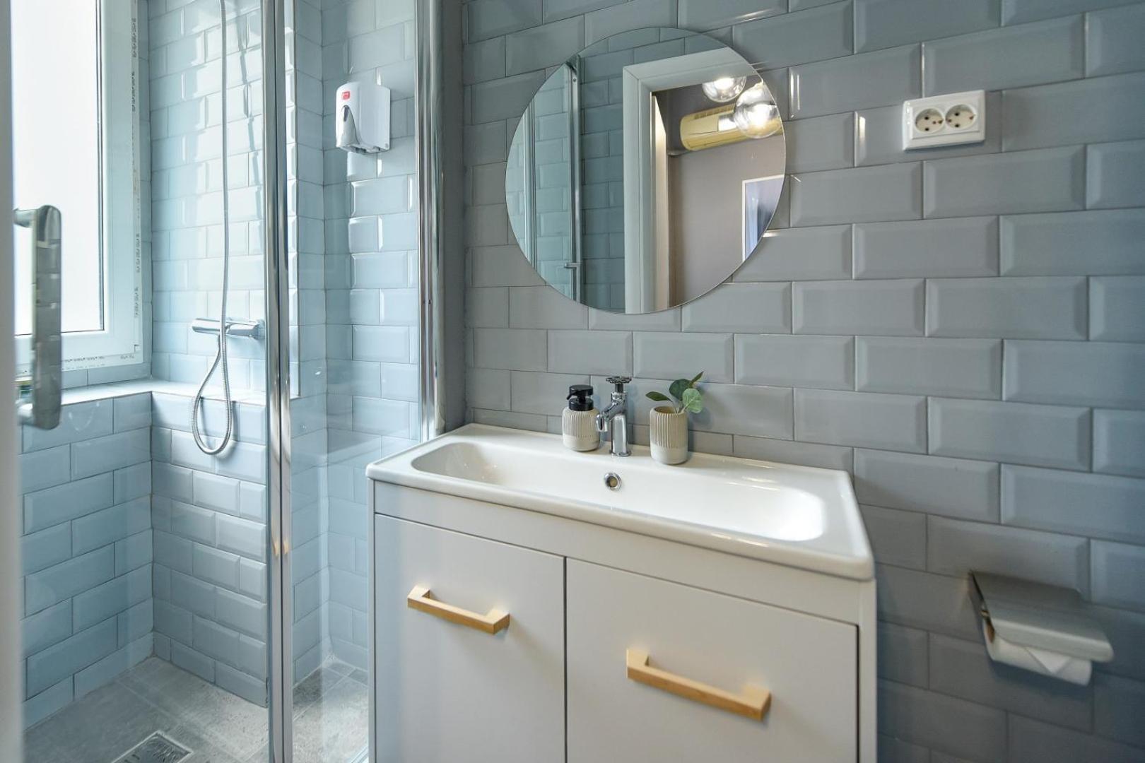City Center Getaway - Cozy Accommodation For Your Perfect Stay Букурещ Стая снимка