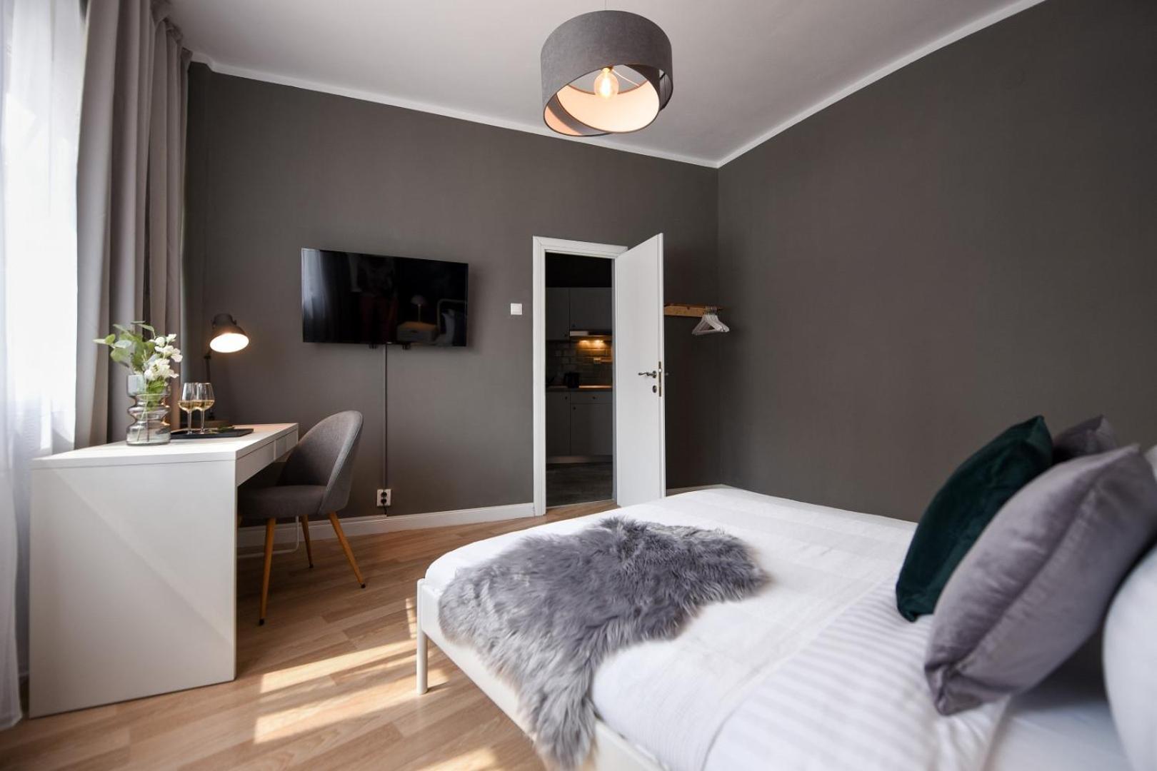 City Center Getaway - Cozy Accommodation For Your Perfect Stay Букурещ Стая снимка